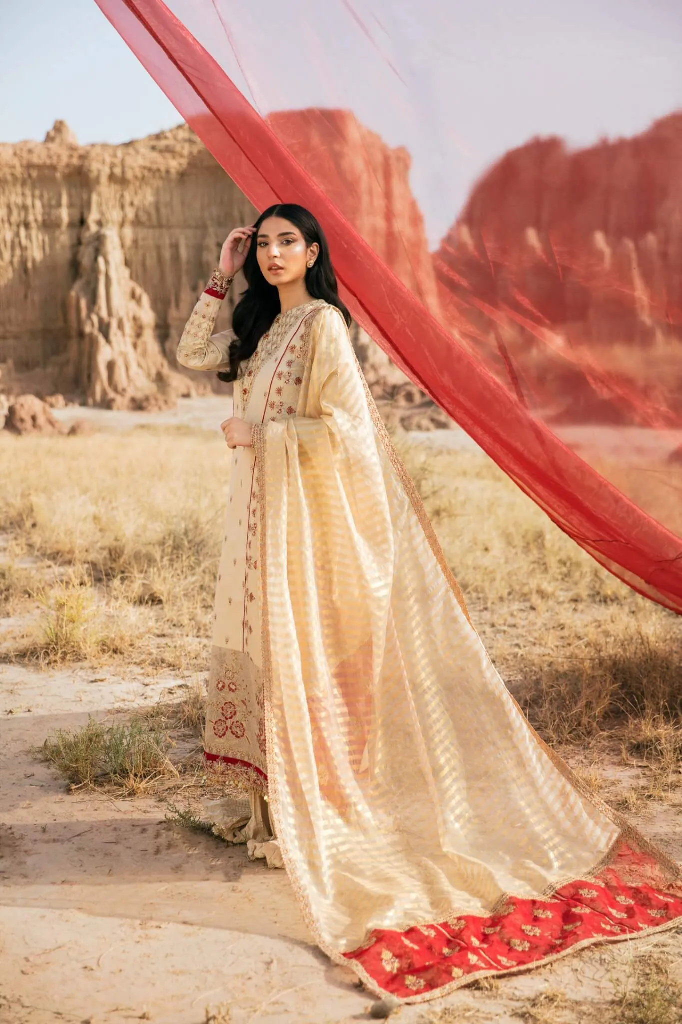 Maria Osama Khan Pariwash Unstitched Lawn 3Pc Suit Dhanak (US-001)