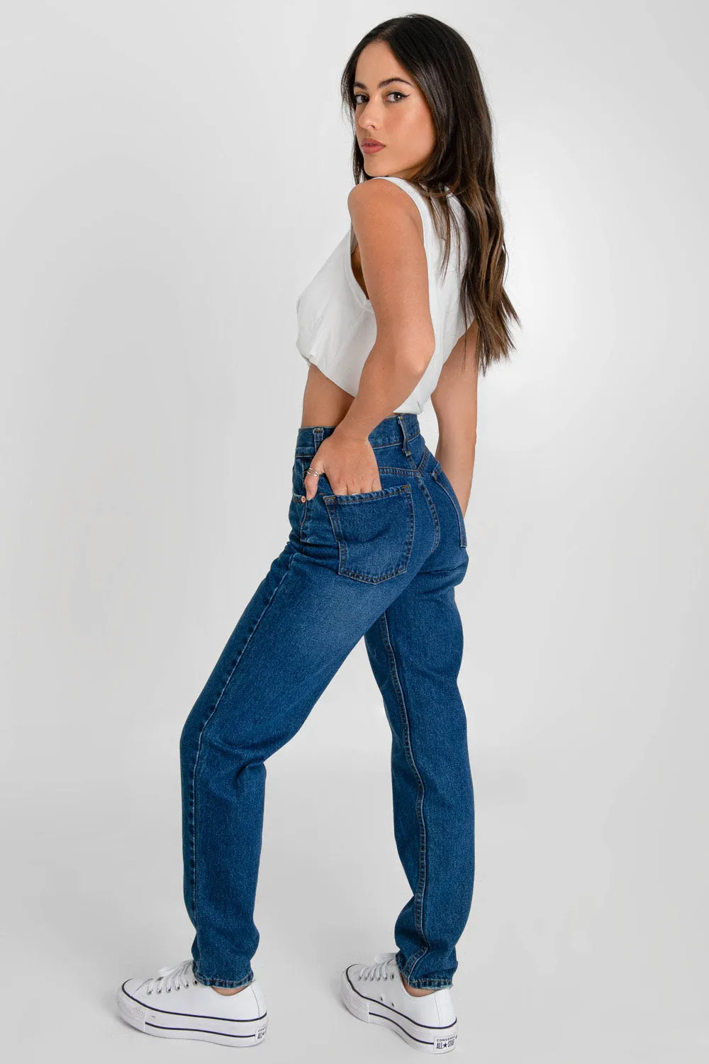 Pantalón cintura alta mom fit de denim