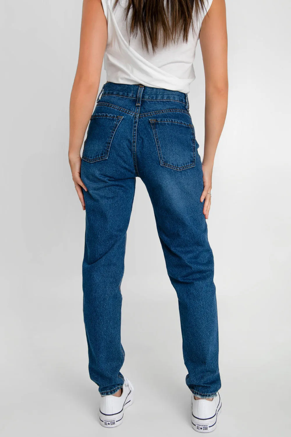 Pantalón cintura alta mom fit de denim