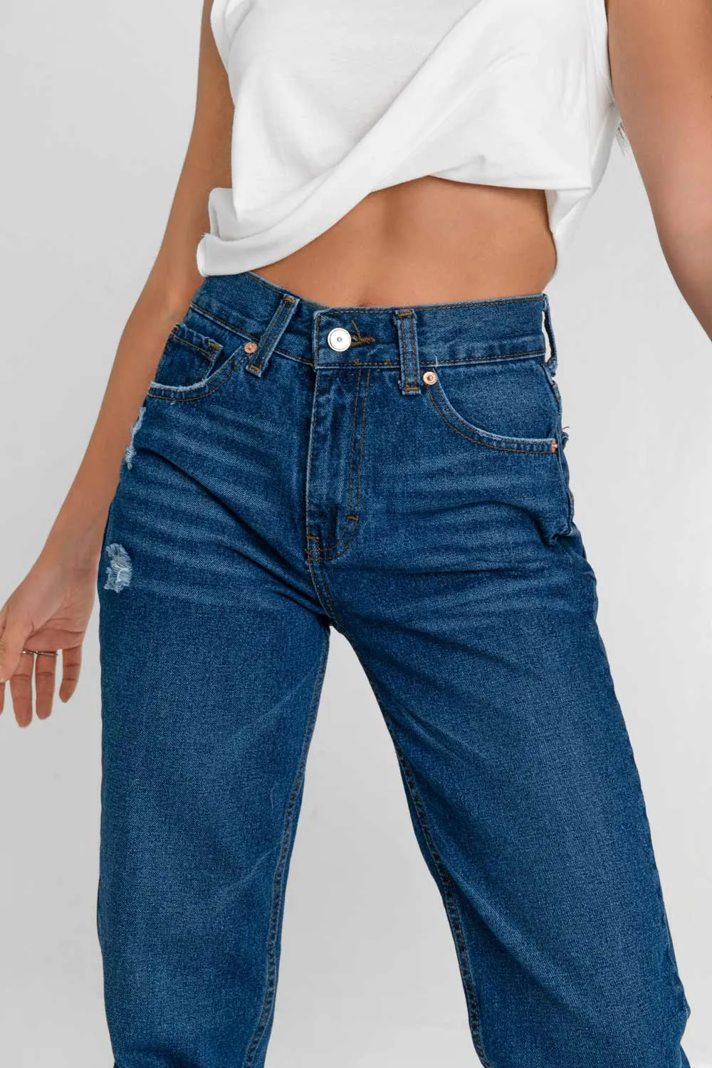 Pantalón cintura alta mom fit de denim