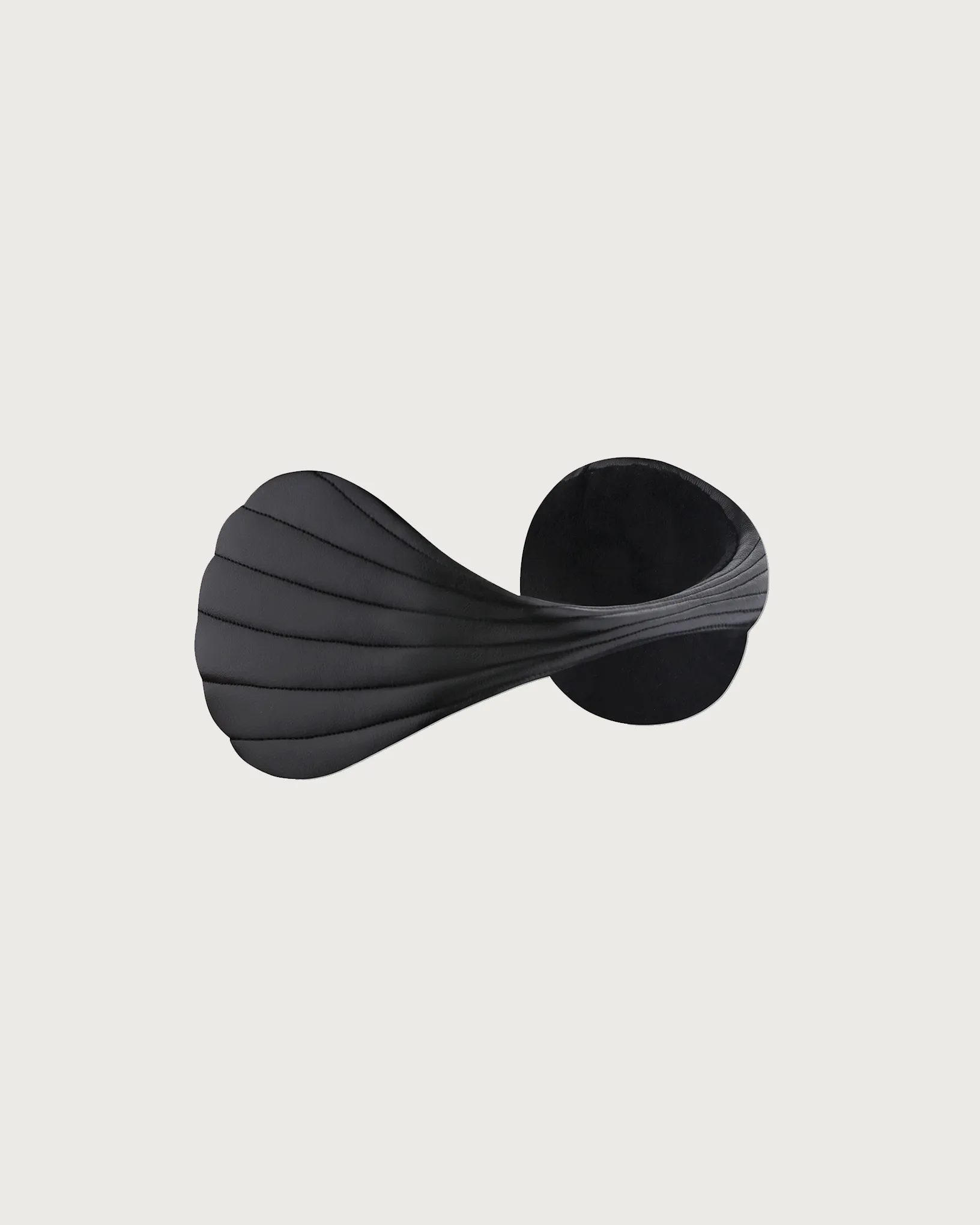 SEASHELL BLACK EARMUFFS