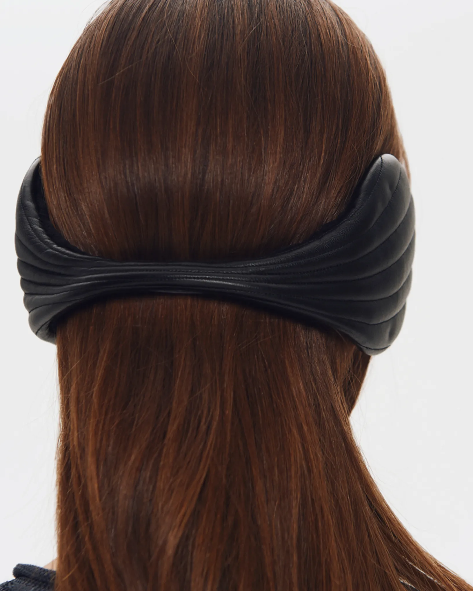 SEASHELL BLACK EARMUFFS