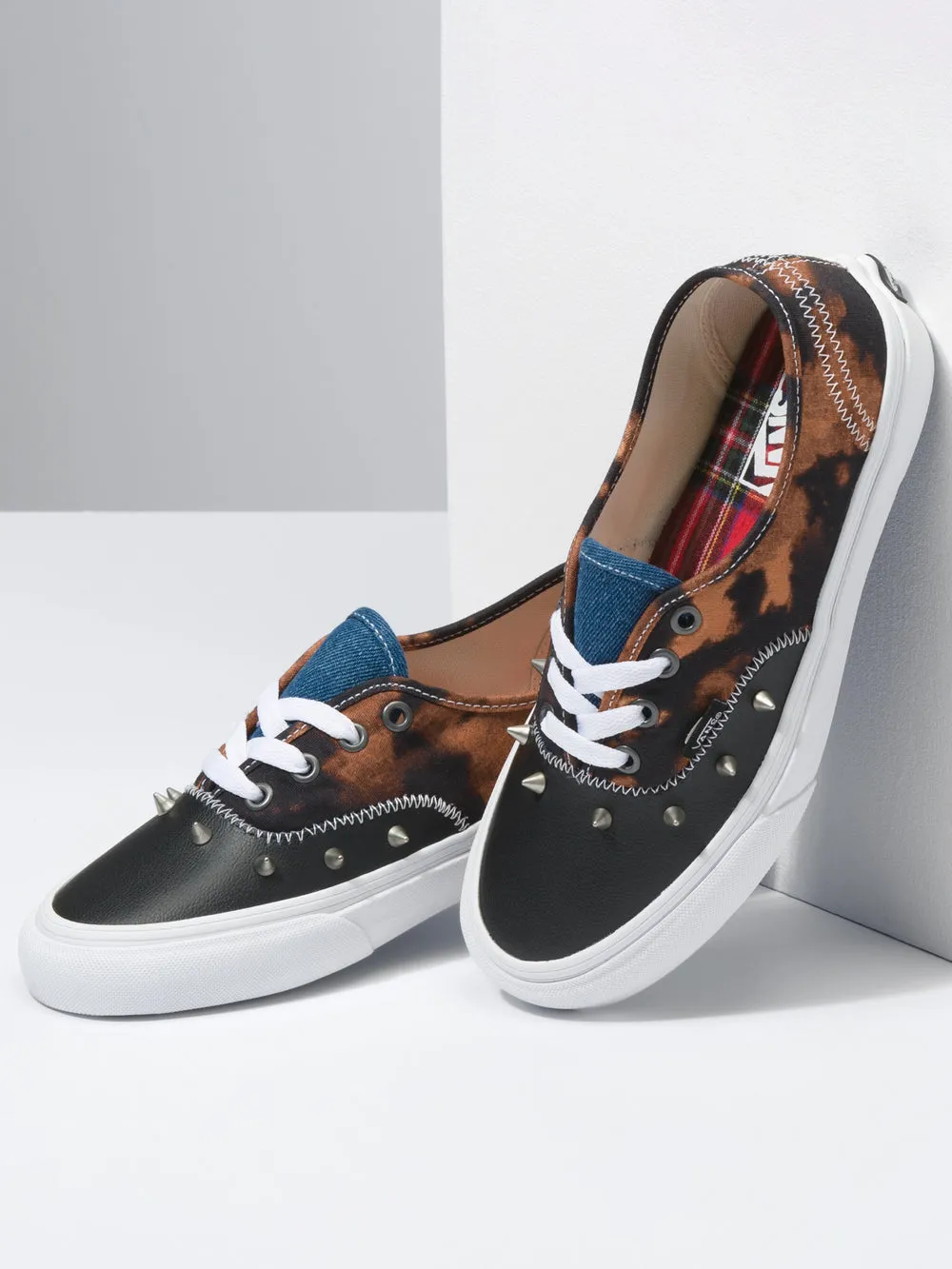 VANS WOMENS VANS AUTHENTIC TARTAN DAZE SNEAKER - CLEARANCE