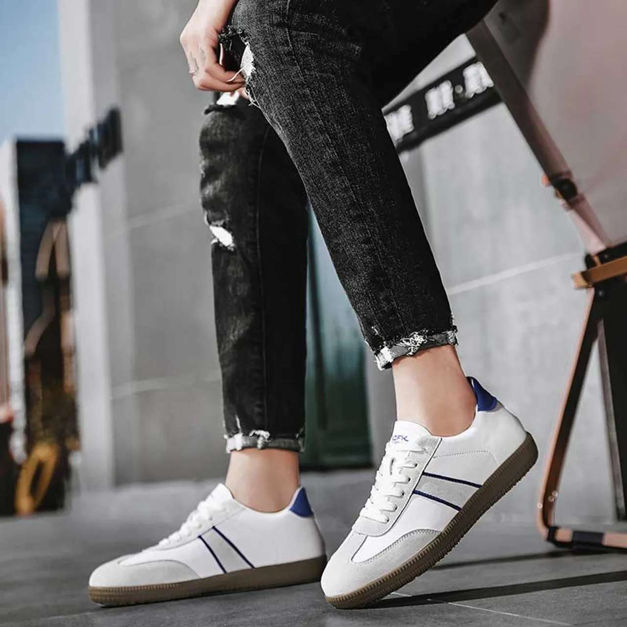 Whtie stripe label print casual shoe sneaker 2450