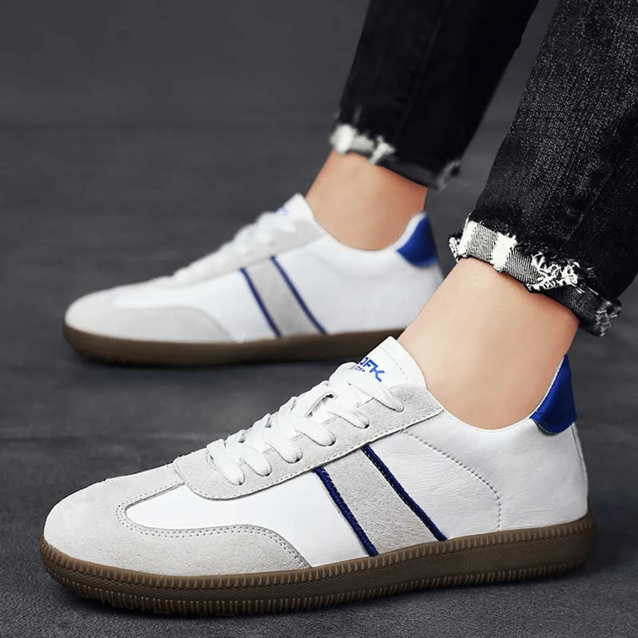 Whtie stripe label print casual shoe sneaker 2450