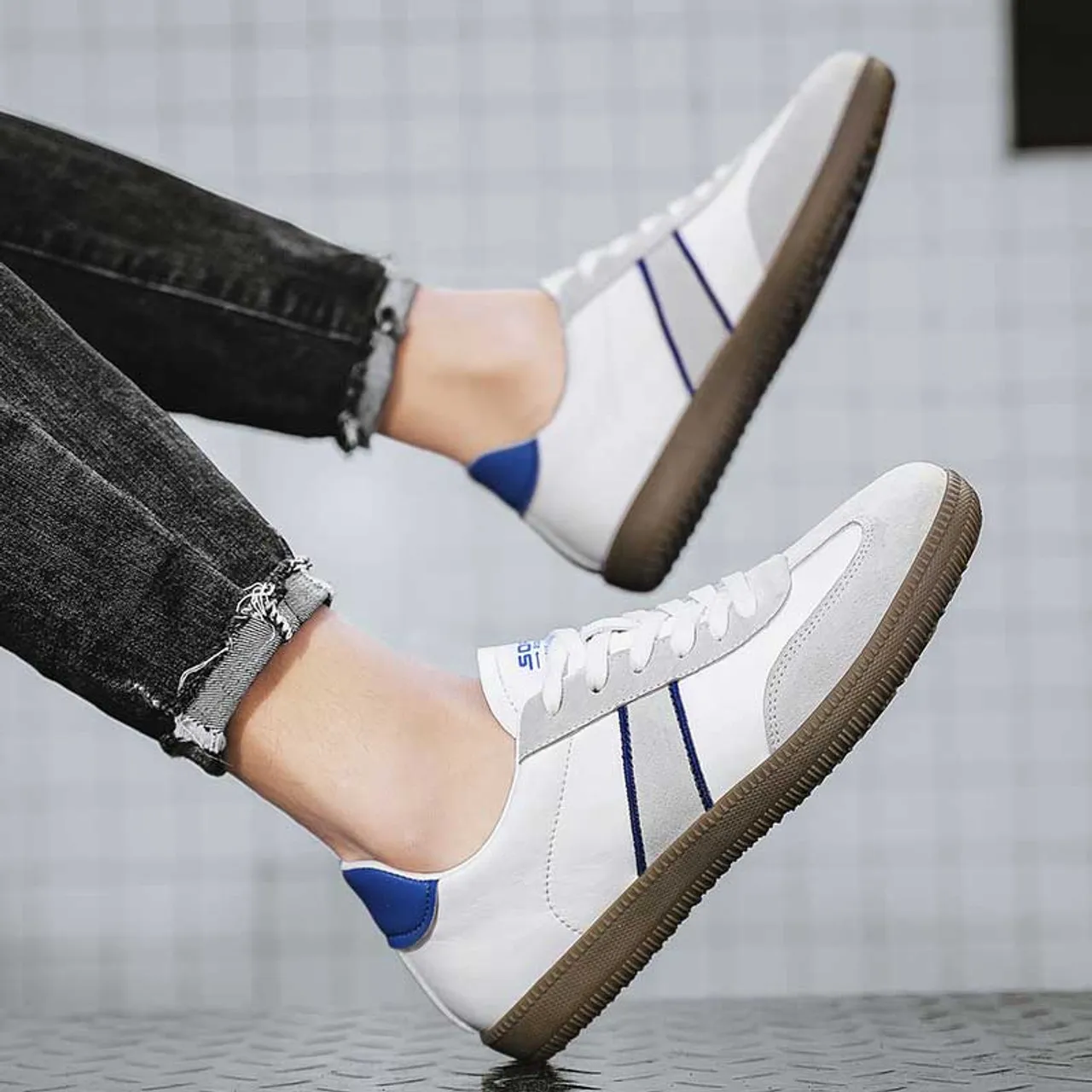 Whtie stripe label print casual shoe sneaker 2450