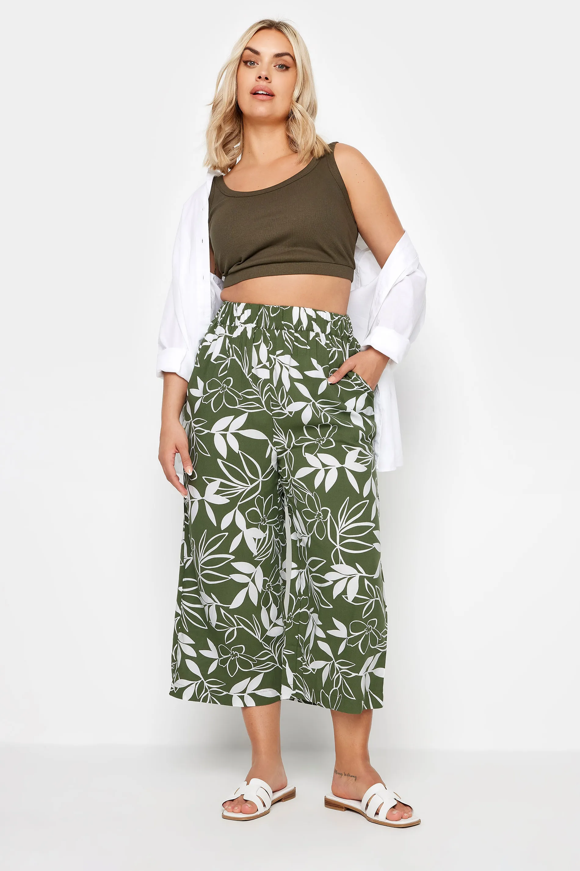 YOURS Curve Green Leaf Print Cropped Trousers